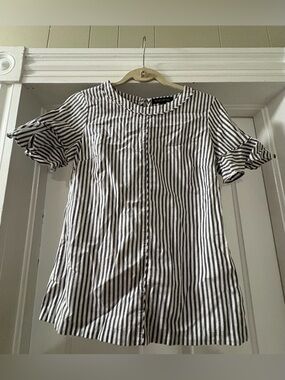 Banana Republic Women’s Gray and White Striped Blouse Size XS